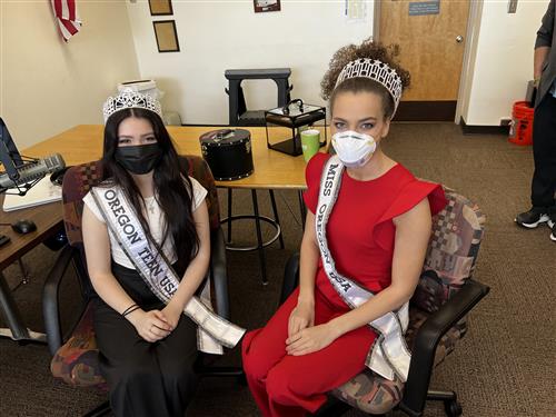 2022 Miss Oregon USA & Miss Oregon Teen USA visit KBPS and interview with radio students